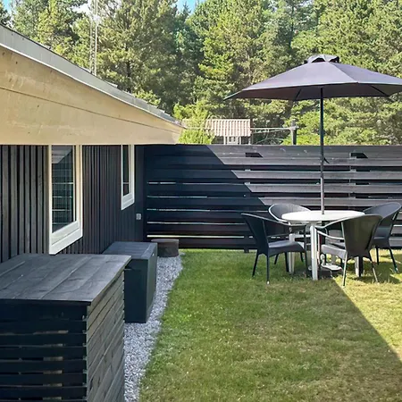 3 Bedroom Awesome In Blavand *